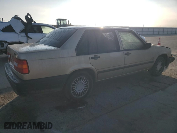 1993 Volvo 900 z VIN YV1JS8318P1140782, wystawiony jako Copart lot #41431855 z przebiegiem 141 139 mil mil oraz Szkoda całkowita • Salvage title. Historia ofert i sprzedaży dostępna na DreamBid. Obrazek 3.