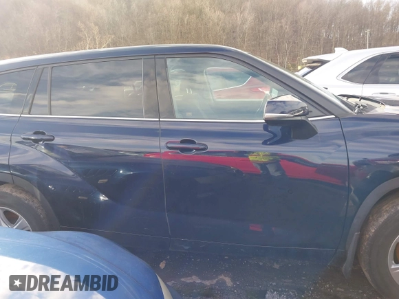 2020 Toyota Highlander LE z VIN 5TDBZRBH4LS043649, wystawiony jako IAAI lot #41425332 z przebiegiem 66 161 mil mil oraz . Historia ofert i sprzedaży dostępna na DreamBid. Obrazek 13.