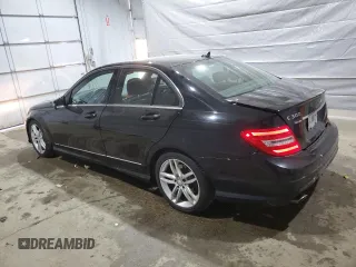 2013 Mercedes-Benz C 300 Sport z VIN WDDGF8AB3DR282363, wystawiony jako Copart lot #58652485 z przebiegiem 126 555 mil mil oraz Szkoda całkowita • Salvage title. Historia ofert i sprzedaży dostępna na DreamBid. Obrazek 2.