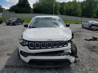 2022 Jeep Compass Latitude with VIN 3C4NJDBB3NT158254, listed as a Copart auction lot 57141855 with 50,675 mi miles and Salvage title. Bid and sale history available at DreamBid. Image 5.