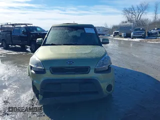 2013 Kia Soul + z VIN KNDJT2A67D7518517, wystawiony jako IAAI lot #41672301 z przebiegiem Nie podano mil oraz . Historia ofert i sprzedaży dostępna na DreamBid. Obrazek 11.