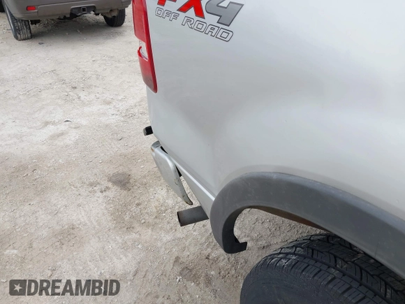 2005 Ford F-150 XLT with VIN 1FTPW14505KC98909, listed as a IAAI auction lot 41905480 with 174,198 mi miles. Bid and sale history available at carsss.com. Image 13.
