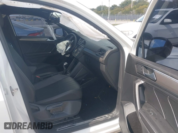 2022 Volkswagen Tiguan SE R-Line Black with VIN 3VVCB7AX5NM040222, listed as a IAAI auction lot 42073998 with 36,225 mi miles and . Bid and sale history available at DreamBid. Image 5.