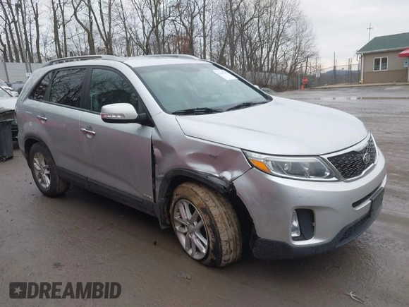 2015 Kia Sorento LX with VIN 5XYKTCA65FG632435, listed as a IAAI auction lot 41663787 with 126,722 mi miles. Bid and sale history available at carsss.com. Image 1.