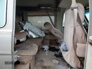 1992 Chevrolet Chevy Van z VIN 1GBEG25K2N7130047, wystawiony jako Copart lot #68682724 z przebiegiem 143 585 mil mil oraz Szkody całkowita. Historia ofert i sprzedaży dostępna na DreamBid. Obrazek 11.