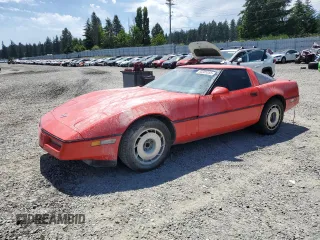 1984 Chevrolet Corvette z VIN 1G1AY0784E5149667, wystawiony jako Copart lot #60305355 z przebiegiem 105 541 mil mil oraz Szkoda całkowita • Salvage title. Historia ofert i sprzedaży dostępna na DreamBid. Obrazek 1.