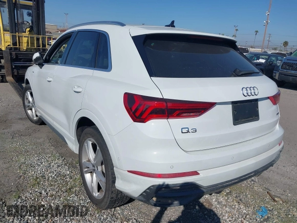 2020 Audi Q3 S line Prestige z VIN WA1FECF33L1073094, wystawiony jako IAAI lot #41568911 z przebiegiem 36 998 mil mil oraz . Historia ofert i sprzedaży dostępna na DreamBid. Obrazek 3.
