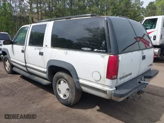 1999 GMC Suburban with VIN 1GKFK16R4XJ798754, listed as a IAAI auction lot 41998578 with 266,899 mi miles. Bid and sale history available at carsss.com. Image 3.
