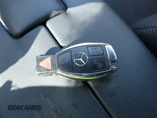 2013 Mercedes-Benz E 350 Luxury z VIN WDDHF5KB8DA670978, wystawiony jako IAAI lot #42176274 z przebiegiem 156 039 mil mil oraz . Historia ofert i sprzedaży dostępna na DreamBid. Obrazek 11.