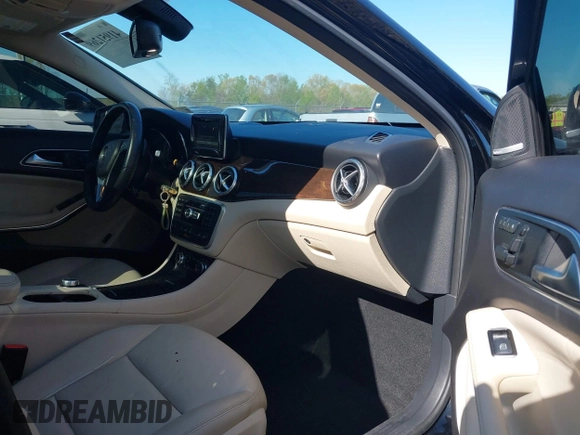 2015 Mercedes-Benz GLA 250 z VIN WDCTG4GB1FJ089422, wystawiony jako IAAI lot #41951269 z przebiegiem 104 554 mil mil oraz . Historia ofert i sprzedaży dostępna na DreamBid. Obrazek 5.