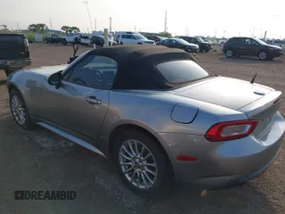 2017 FIAT 124 Spider Lusso z VIN JC1NFAEK5H0101807, wystawiony jako IAAI lot #42203847 z przebiegiem Nie podano mil oraz . Historia ofert i sprzedaży dostępna na DreamBid. Obrazek 3.