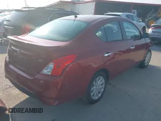 2019 Nissan Versa SV z VIN 3N1CN7AP6KL869696, wystawiony jako IAAI lot #42404842 z przebiegiem 103 338 mil mil oraz . Historia ofert i sprzedaży dostępna na DreamBid. Obrazek 4.