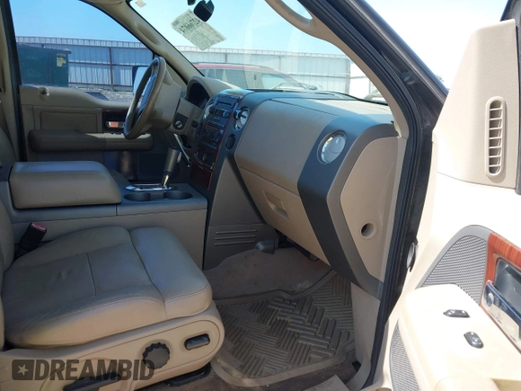 2005 Ford F-150 XLT z VIN 1FTPW14595KD94652, wystawiony jako IAAI lot #42766074 z przebiegiem 245 344 mil mil oraz . Historia ofert i sprzedaży dostępna na DreamBid. Obrazek 5.