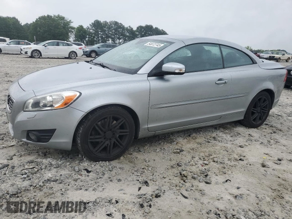 2011 Volvo C70 z VIN YV1672MC7BJ116079, wystawiony jako Copart lot #54872745 z przebiegiem 100 464 mil mil oraz Szkoda całkowita • Salvage title. Historia ofert i sprzedaży dostępna na DreamBid. Obrazek 1.