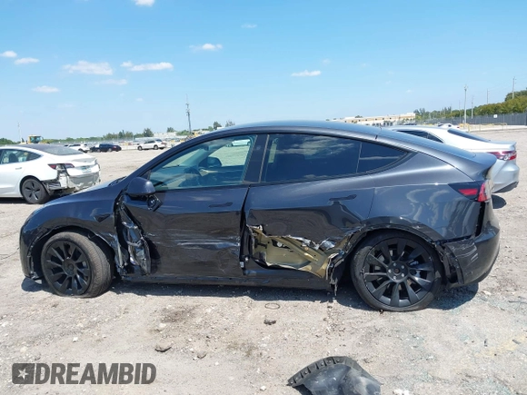2024 Tesla Model Y with VIN 7SAYGDED3RF019063, listed as a IAAI auction lot 42061888 with 13,763 mi miles and . Bid and sale history available at DreamBid. Image 13.