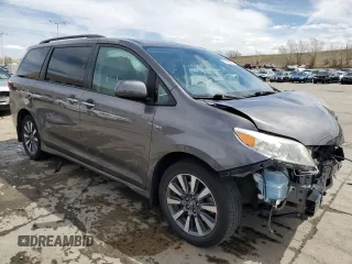 2018 Toyota Sienna XLE z VIN 5TDDZ3DC7JS193517, wystawiony jako Copart lot #53565945 z przebiegiem 111 498 mil mil oraz Szkoda całkowita • Salvage title. Historia ofert i sprzedaży dostępna na DreamBid. Obrazek 4.
