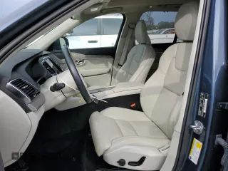2023 Volvo XC90 Ultimate with VIN YV4062PA3P1960097, listed as a Copart auction lot 81042984 with 25,134 mi miles and Salvage Title. Bid and sale history available at carsss.com. Image 7.