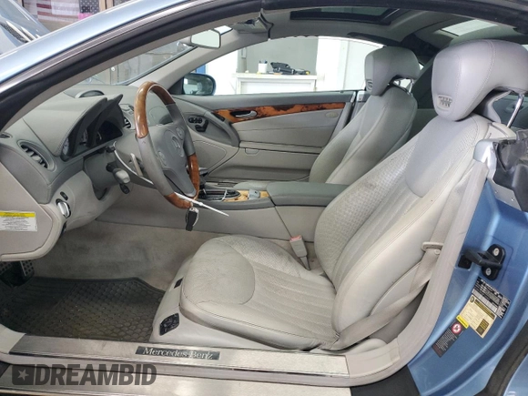 2011 Mercedes-Benz SL 550 z VIN WDBSK7BA2BF165452, wystawiony jako Copart lot #56489445 z przebiegiem Nie podano mil oraz Szkoda całkowita • Salvage title. Historia ofert i sprzedaży dostępna na DreamBid. Obrazek 7.