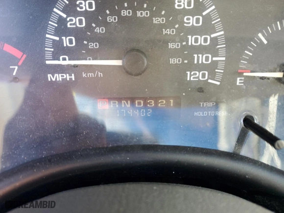 2000 Chevrolet Malibu with VIN 1G1ND52J2Y6235109, listed as a Copart auction lot 82476324 with 174,402 mi miles and Salvage Title. Bid and sale history available at carsss.com. Image 9.