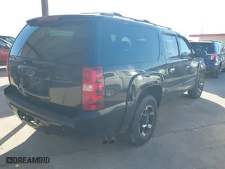 2007 Chevrolet Suburban LT with VIN 3GNFC16077G301103, listed as a IAAI auction lot 41673885 with 196,962 mi miles. Bid and sale history available at carsss.com. Image 4.