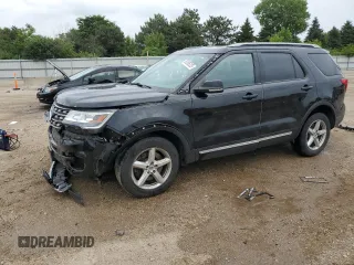 2017 Ford Explorer XLT z VIN 1FM5K8D81HGD00711, wystawiony jako Copart lot #61385325 z przebiegiem 162 028 mil mil oraz Szkoda całkowita • Salvage title. Historia ofert i sprzedaży dostępna na DreamBid. Obrazek 1.