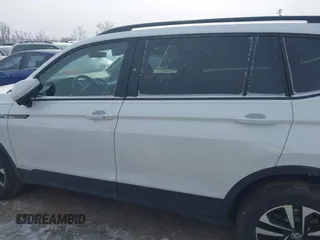 2024 Volkswagen Tiguan S с VIN 3VVFB7AX1RM103822, выставлен на аукционе IAAI как лот 41364247 с пробегом 10 407 миль миль и . История ставок и продаж доступна на DreamBid. Изображение 14.