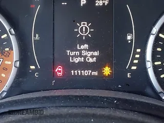 2015 Jeep Renegade Latitude with VIN ZACCJABT6FPB23098, listed as a IAAI auction lot 41538866 with 111,107 mi miles. Bid and sale history available at carsss.com. Image 15.