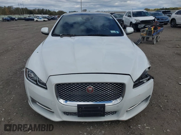 2018 Jaguar XJ Portfolio with VIN SAJWJ2GD1J8W13812, listed as a Copart auction lot 76260534 with Not Provided miles and Salvage Title. Bid and sale history available at DreamBid. Image 5.