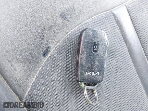 2022 Kia K5 GT-Line z VIN 5XXG64J25NG140300, wystawiony jako IAAI lot #41935077 z przebiegiem 51 279 mil mil oraz . Historia ofert i sprzedaży dostępna na DreamBid. Obrazek 11.