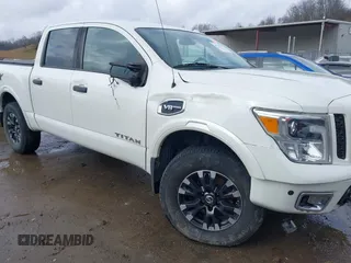 2017 Nissan Titan SL z VIN 1N6AA1E54HN537168, wystawiony jako IAAI lot #41141157 z przebiegiem 97 076 mil mil oraz . Historia ofert i sprzedaży dostępna na DreamBid. Obrazek 1.