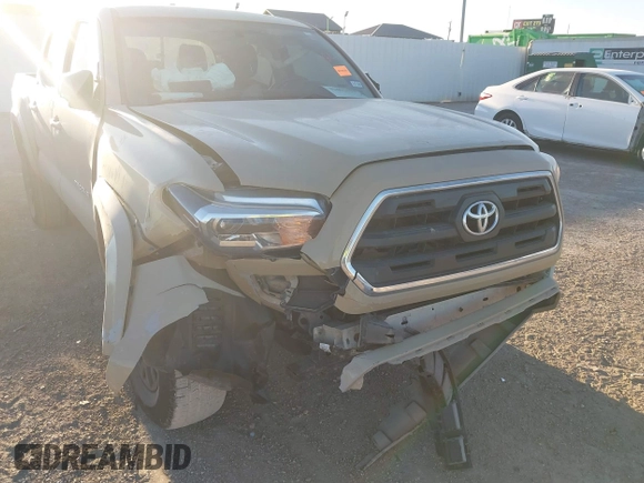 2017 Toyota Tacoma SR5 z VIN 5TFAZ5CN2HX039996, wystawiony jako IAAI lot #41406419 z przebiegiem 132 200 mil mil oraz . Historia ofert i sprzedaży dostępna na DreamBid. Obrazek 6.