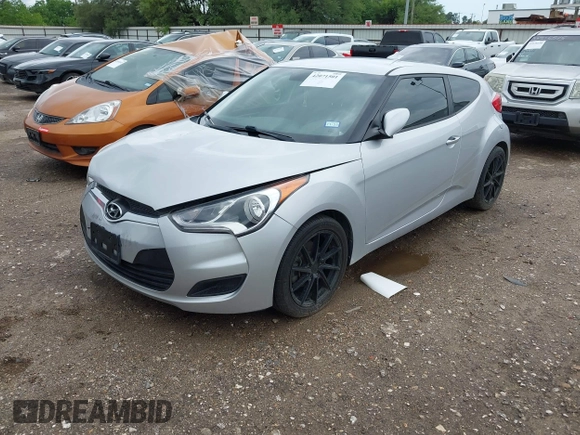 2016 Hyundai Veloster z VIN KMHTC6AD3GU280827, wystawiony jako IAAI lot #42071501 z przebiegiem 146 698 mil mil oraz . Historia ofert i sprzedaży dostępna na DreamBid. Obrazek 2.