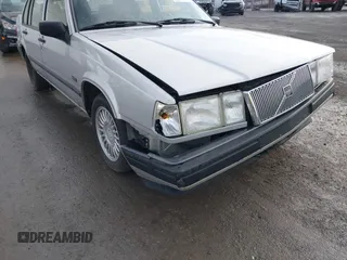 1992 Volvo 900 GLS z VIN YV1JS8839N3093757, wystawiony jako IAAI lot #41888645 z przebiegiem 105 820 mil mil oraz . Historia ofert i sprzedaży dostępna na DreamBid. Obrazek 6.