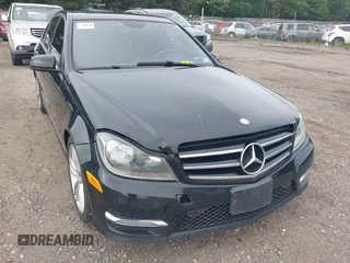 2014 Mercedes-Benz C-Class C 300 Sport with VIN WDDGF8AB5ER318846, listed as a IAAI auction lot 40087045 with 999,999 mi miles. Bid and sale history available at carsss.com. Image 6.