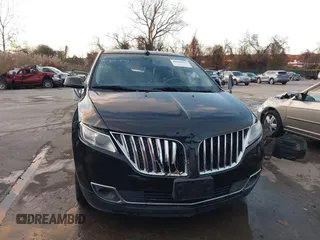 2014 Lincoln MKX z VIN 2LMDJ8JK0EBL19868, wystawiony jako IAAI lot #40960894 z przebiegiem 88 609 mil mil oraz . Historia ofert i sprzedaży dostępna na DreamBid. Obrazek 12.