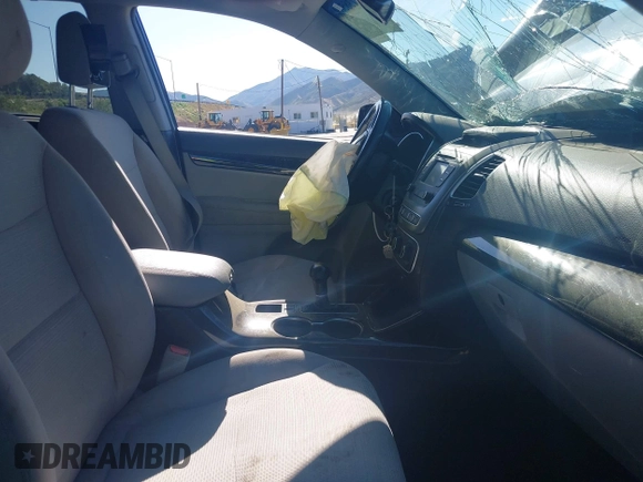 2014 Kia Sorento LX с VIN 5XYKT3A62EG455941, выставлен на аукционе IAAI как лот 42138589 с пробегом Не указан миль и . История ставок и продаж доступна на DreamBid. Изображение 5.