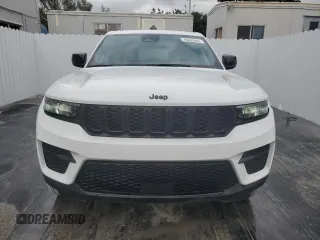 2024 Jeep Grand Cherokee Altitude with VIN 1C4RJGAG7R8546530, listed as a Copart auction lot 76833584 with 9,456 mi miles and Clean title. Bid and sale history available at DreamBid. Image 5.