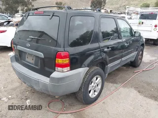 2007 Ford Escape XLT with VIN 1FMCU03Z87KA66723, listed as a IAAI auction lot 42071912 with 170,602 mi miles. Bid and sale history available at carsss.com. Image 4.