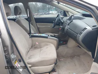 2005 Toyota Prius z VIN JTDKB20U553015603, wystawiony jako IAAI lot #41753696 z przebiegiem 299 999 mil mil oraz . Historia ofert i sprzedaży dostępna na DreamBid. Obrazek 5.