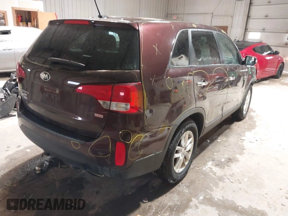 2014 Kia Sorento LX z VIN 5XYKT3A63EG429977, wystawiony jako IAAI lot #41537822 z przebiegiem 121 423 mil mil oraz . Historia ofert i sprzedaży dostępna na DreamBid. Obrazek 4.