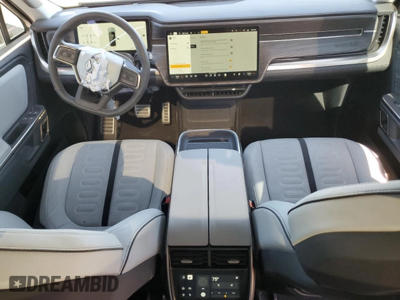 2023 Rivian R1S Adventure z VIN 7PDSGABA1PN021963, wystawiony jako Copart lot #43451105 z przebiegiem 165 mil mil oraz Szkody całkowita. Historia ofert i sprzedaży dostępna na DreamBid. Obrazek 8.