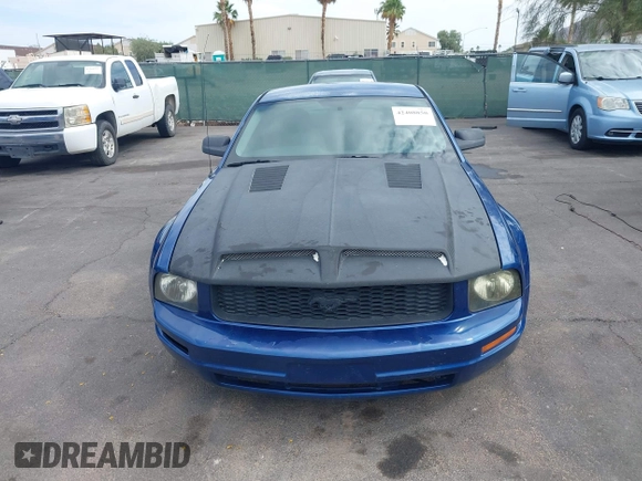 2007 Ford Mustang Deluxe z VIN 1ZVFT80N975241366, wystawiony jako IAAI lot #42408850 z przebiegiem 193 336 mil mil oraz . Historia ofert i sprzedaży dostępna na DreamBid. Obrazek 6.