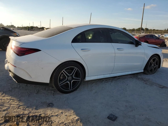 2025 Mercedes-Benz CLA 250 z VIN W1K5J4GB1SN506451, wystawiony jako Copart lot #42351085 z przebiegiem 4 240 mil mil oraz Szkoda całkowita • Salvage title. Historia ofert i sprzedaży dostępna na DreamBid. Obrazek 3.