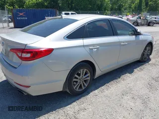 2015 Hyundai Sonata SE z VIN 5NPE24AF4FH082871, wystawiony jako IAAI lot #42415481 z przebiegiem 174 532 mil mil oraz . Historia ofert i sprzedaży dostępna na DreamBid. Obrazek 4.