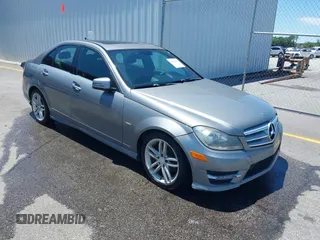 2012 Mercedes-Benz C 250 Sport z VIN WDDGF4HB0CR223977, wystawiony jako IAAI lot #42333375 z przebiegiem 154 712 mil mil oraz . Historia ofert i sprzedaży dostępna na DreamBid. Obrazek 1.