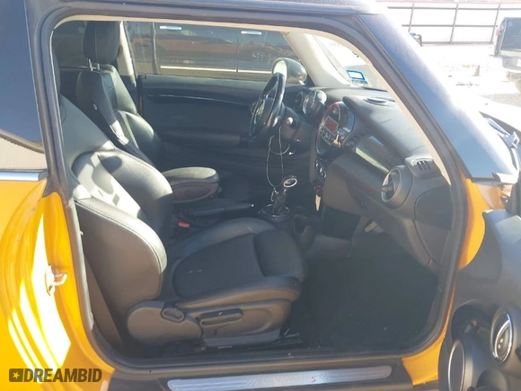 2015 MINI Cooper Hardtop S with VIN WMWXP7C5XF2A39816, listed as a IAAI auction lot 40822859 with NaN miles. Bid and sale history available at carsss.com. Image 5.