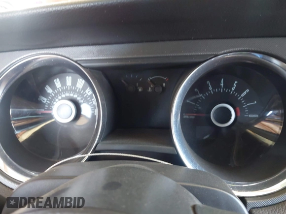 2013 Ford Mustang V6 с VIN 1ZVBP8AM4D5276112, выставлен на аукционе IAAI как лот 42543725 с пробегом Не указан миль и . История ставок и продаж доступна на DreamBid. Изображение 7.