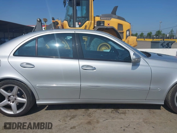 2009 Mercedes-Benz E Luxury 3.5L with VIN WDBUF56XX9B377940, listed as a IAAI auction lot 42158707 with 130,713 mi miles. Bid and sale history available at carsss.com. Image 13.