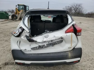 2018 Nissan Kicks SR z VIN 3N1CP5CUXJL530732, wystawiony jako Copart lot #44153325 z przebiegiem 88 456 mil mil oraz Szkoda całkowita • Salvage title. Historia ofert i sprzedaży dostępna na DreamBid. Obrazek 6.