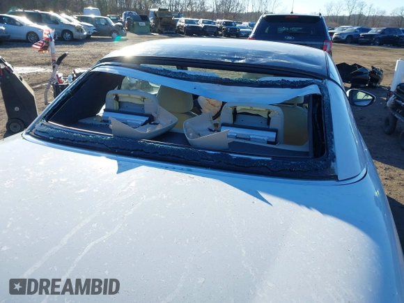 2015 Volkswagen Eos Komfort with VIN WVWBW8AH0FV001011, listed as a IAAI auction lot 41297299 with 81,444 mi miles and . Bid and sale history available at DreamBid. Image 20.